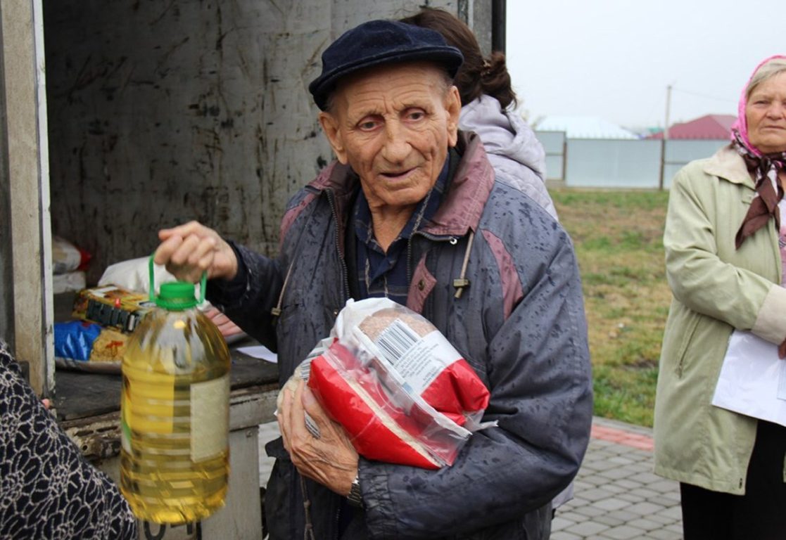 Bewohner in den Dörfern der Region Aktobe erhielten Lebensmittelpakete